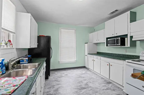 916 5th Avenue, Mineral Wells, TX 76067