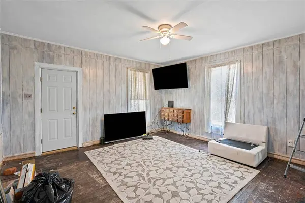 916 5th Avenue, Mineral Wells, TX 76067