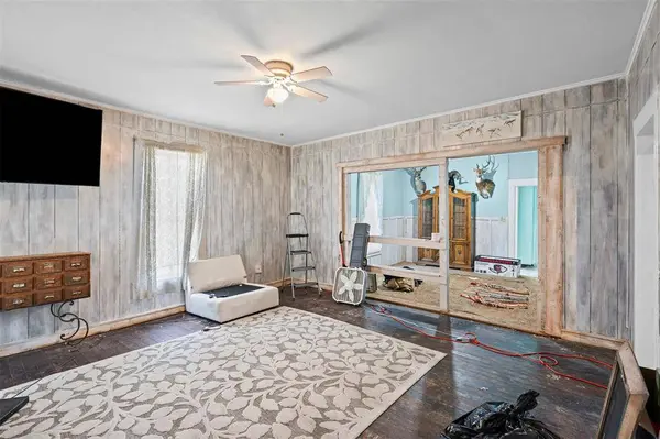 916 5th Avenue, Mineral Wells, TX 76067
