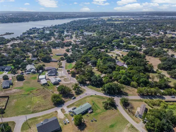 2810 Sky Harbour Drive, Granbury, TX 76049