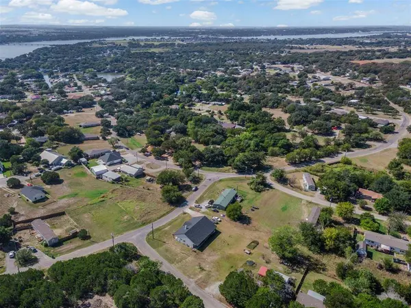 2810 Sky Harbour Drive, Granbury, TX 76049