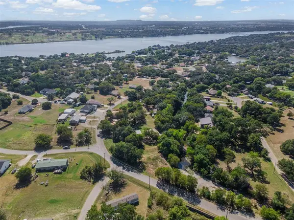 2810 Sky Harbour Drive, Granbury, TX 76049