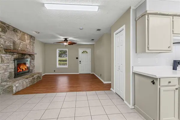 2812 Sky Harbour Drive, Granbury, TX 76049