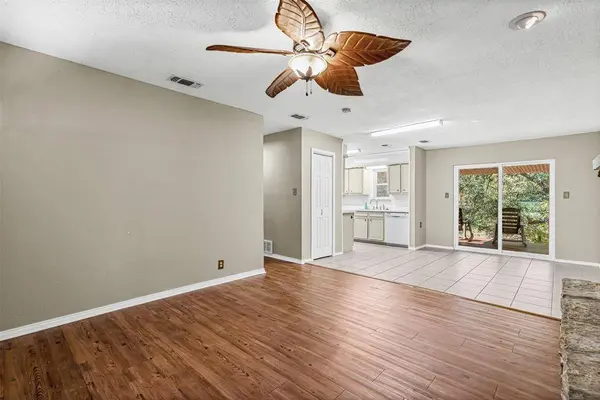 2812 Sky Harbour Drive, Granbury, TX 76049