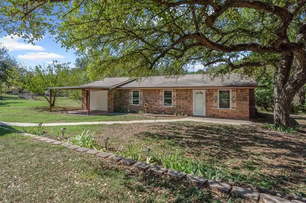 2812 Sky Harbour Drive, Granbury, TX 76049