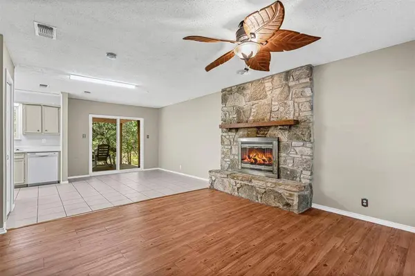 2812 Sky Harbour Drive, Granbury, TX 76049