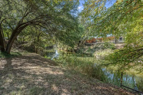 2812 Sky Harbour Drive, Granbury, TX 76049