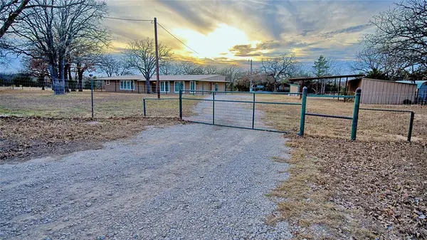 584 W Alamo Road, Bowie, TX 76230