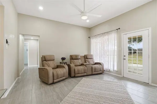 3917 Country Meadows Circle, Granbury, TX 76049