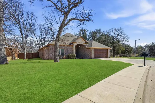 306 Donna Circle, Granbury, TX 76049