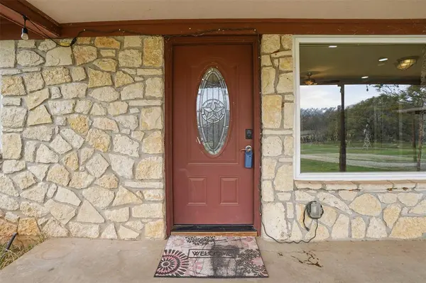 2318 Poco Court, Granbury, TX 76048
