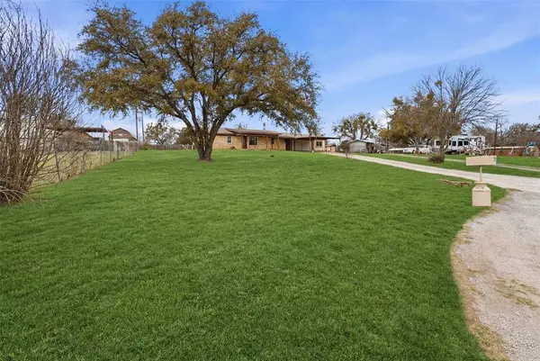 2318 Poco Court, Granbury, TX 76048