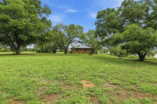 3300 Sunrise Court, Granbury, TX 76048