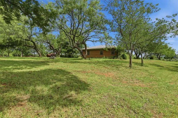 3300 Sunrise Court, Granbury, TX 76048