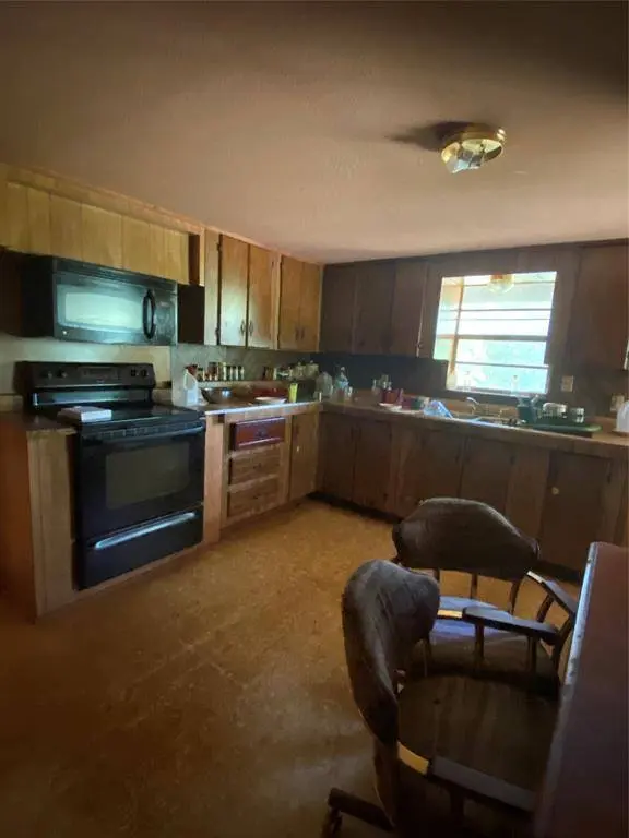 2905 Frontier Trail, Granbury, TX 76048