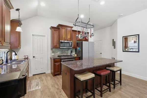1216 Barberry Drive, Burleson, TX 76028