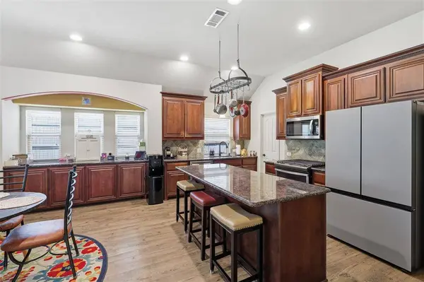 1216 Barberry Drive, Burleson, TX 76028