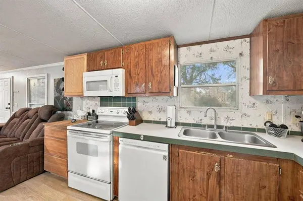 1206 Toby Street, Alvarado, TX 76009