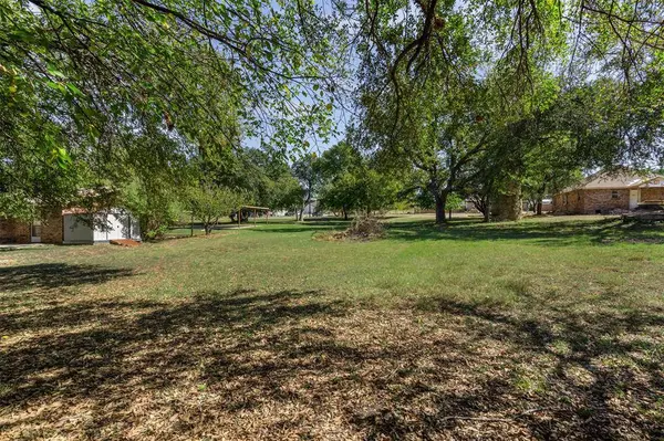 2810 Sky Harbour Drive, Granbury, TX 76049
