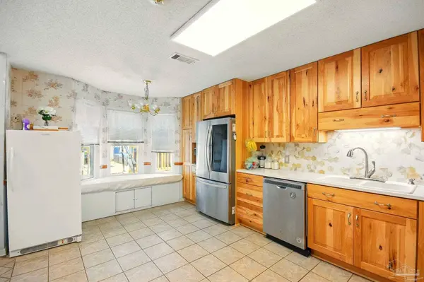 6997 Weatherwood Dr, Pensacola, FL 32506