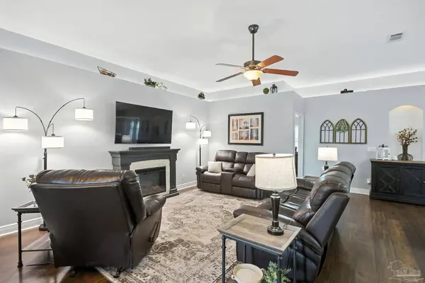 2587 Fiddlers Cir, Cantonment, FL 32533