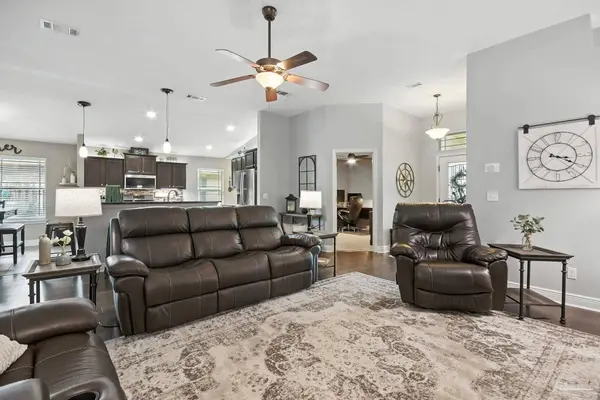 2587 Fiddlers Cir, Cantonment, FL 32533