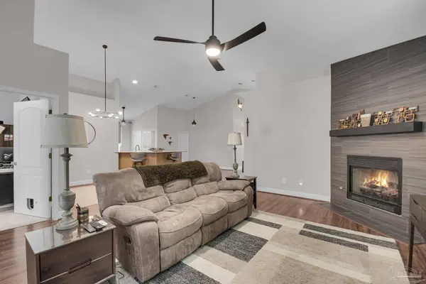 995 Patriot Pl, Pensacola, FL 32514