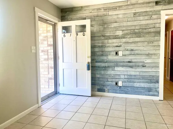6190 Arbutus Dr, Pensacola, FL 32504