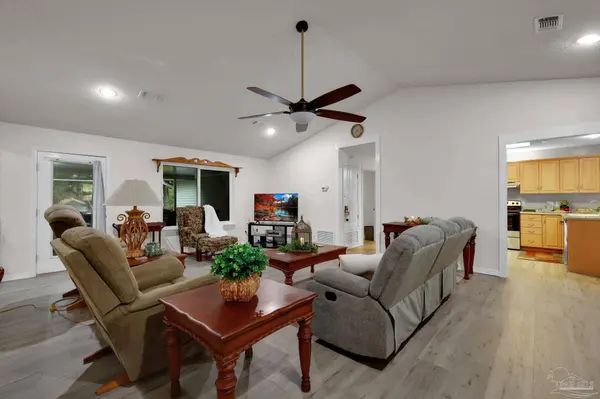 1500 Country Side Dr, Cantonment, FL 32533