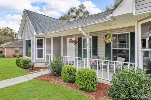 1500 Country Side Dr, Cantonment, FL 32533
