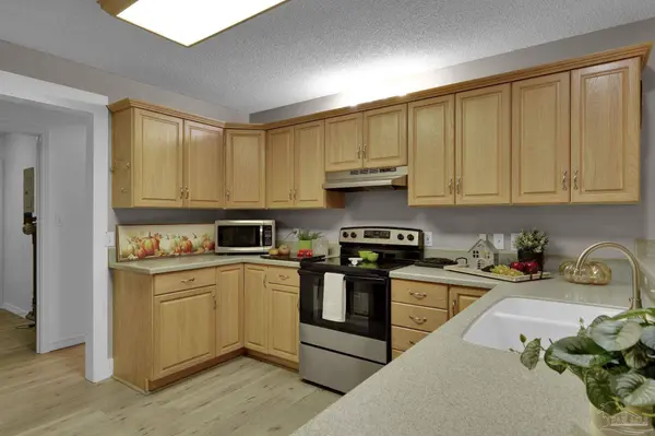 1500 Country Side Dr, Cantonment, FL 32533