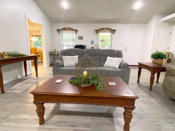 1500 Country Side Dr, Cantonment, FL 32533