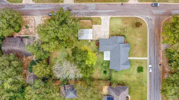1500 Country Side Dr, Cantonment, FL 32533