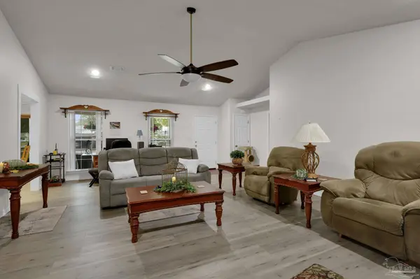 1500 Country Side Dr, Cantonment, FL 32533
