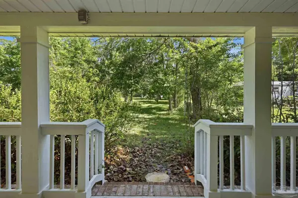 9765 N Loop Rd, Pensacola, FL 32507