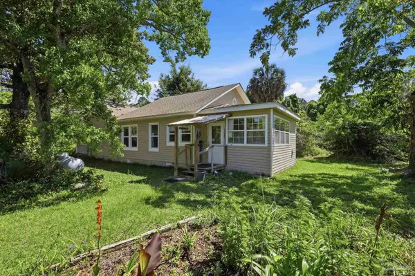 9765 N Loop Rd, Pensacola, FL 32507