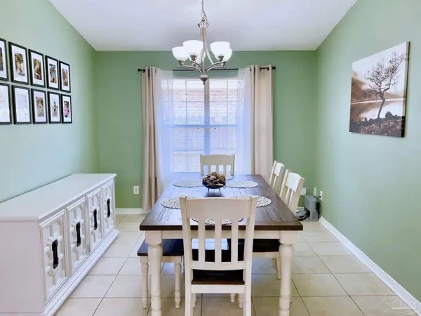 10486 Millbrook Dr, Pensacola, FL 32534