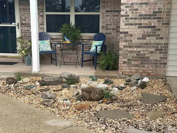 5742 Graymont Ln, Pensacola, FL 32526