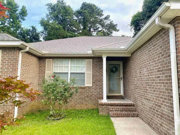 10114 Crest Ridge Dr, Pensacola, FL 32514