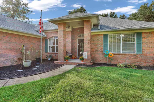 5615 Whispering Woods Dr, Pace, FL 32571