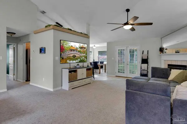 5615 Whispering Woods Dr, Pace, FL 32571