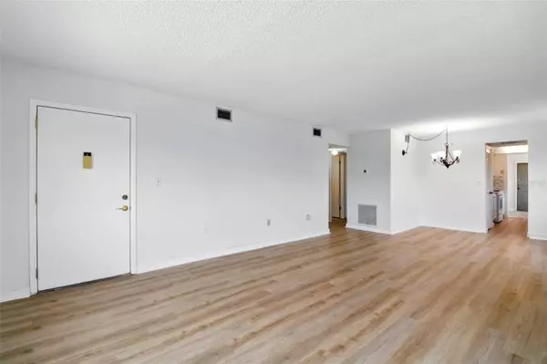 10035 63RD AVE N #12, St Petersburg, FL 33708