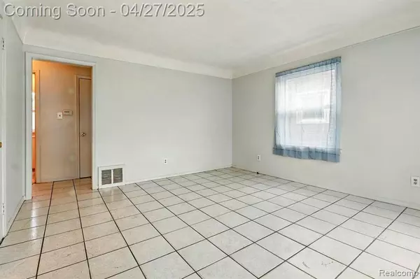 28987 MARQUETTE Street, Garden City, MI 48135