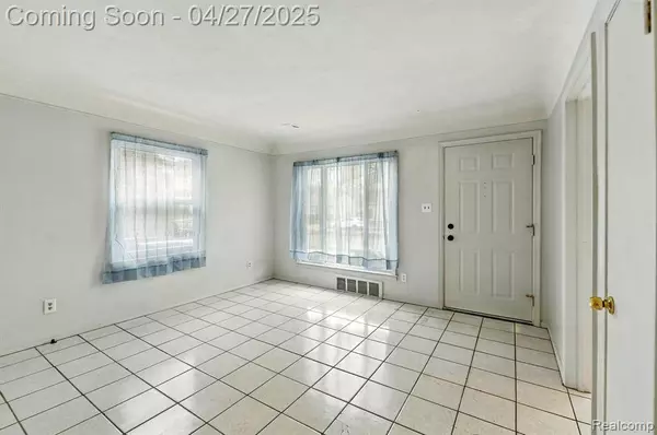 28987 MARQUETTE Street, Garden City, MI 48135