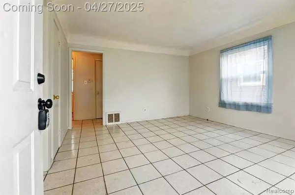 28987 MARQUETTE Street, Garden City, MI 48135