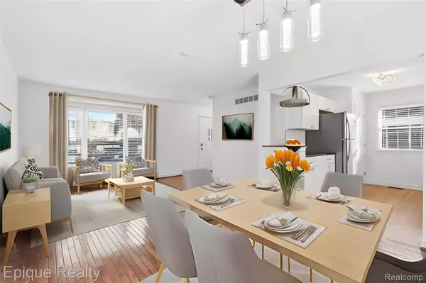 535 W Marshall ST, Fenton, MI 48220