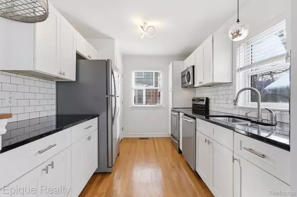 535 W Marshall ST, Fenton, MI 48220