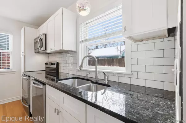 535 W Marshall ST, Fenton, MI 48220