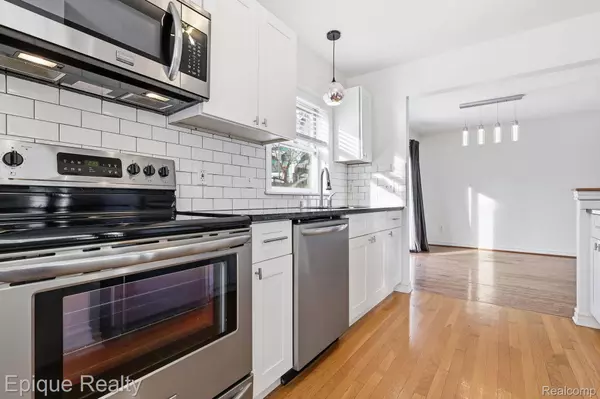 535 W Marshall ST, Fenton, MI 48220