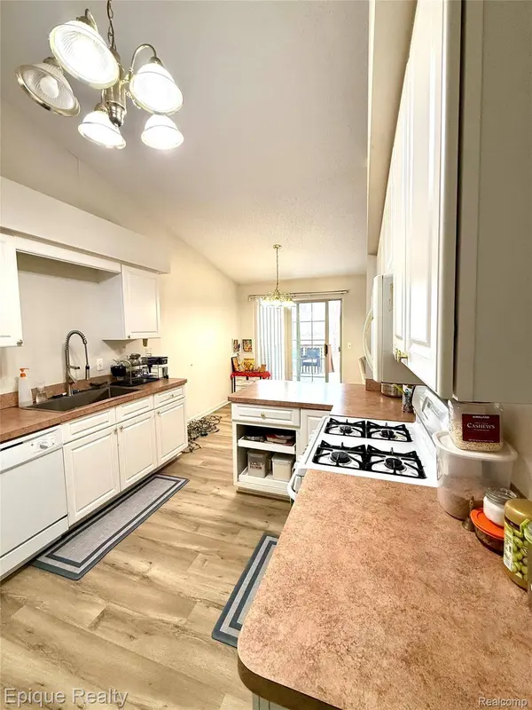 2256 Fairway CIR, Canton Charter Township, MI 48188